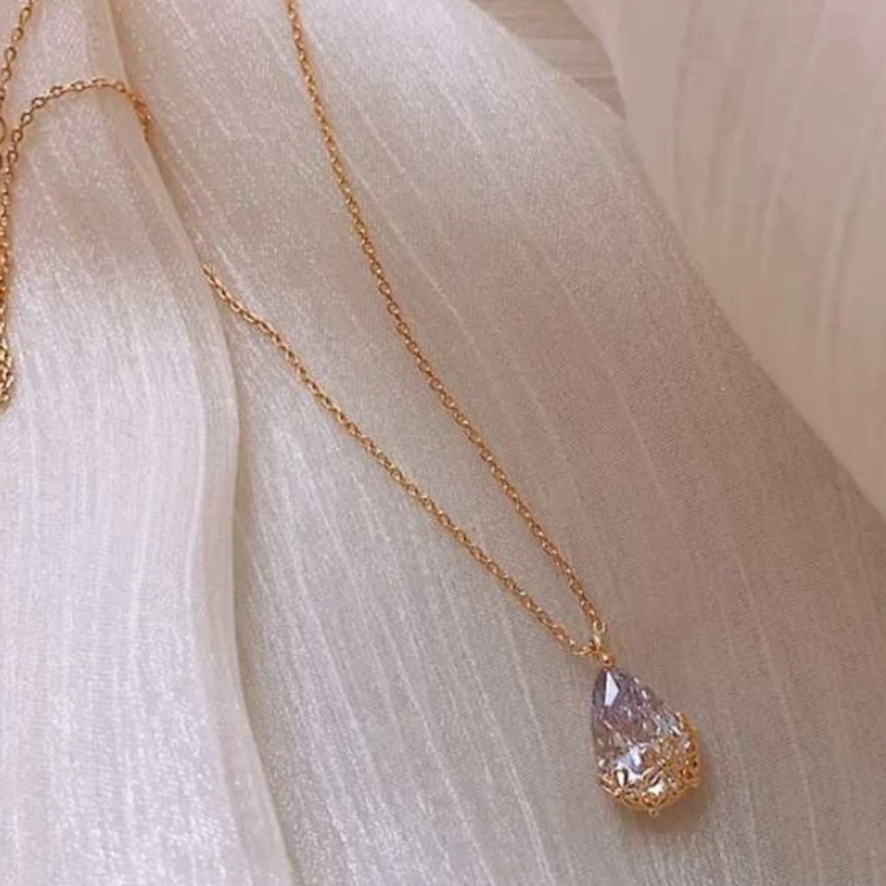 18k GOLD LE FLEUR NECKLACE - Picture 2 of 4